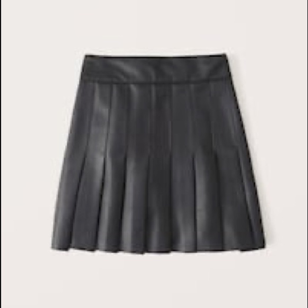 Black pleated school skirt